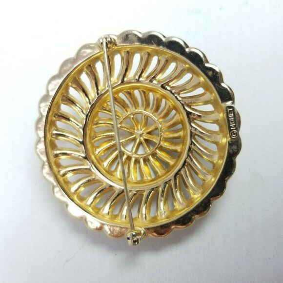 Vintage Monet Gold Tone Dome Spiral Round Brooch, Retro Lapel Pin, Signed - Picture 3 of 7